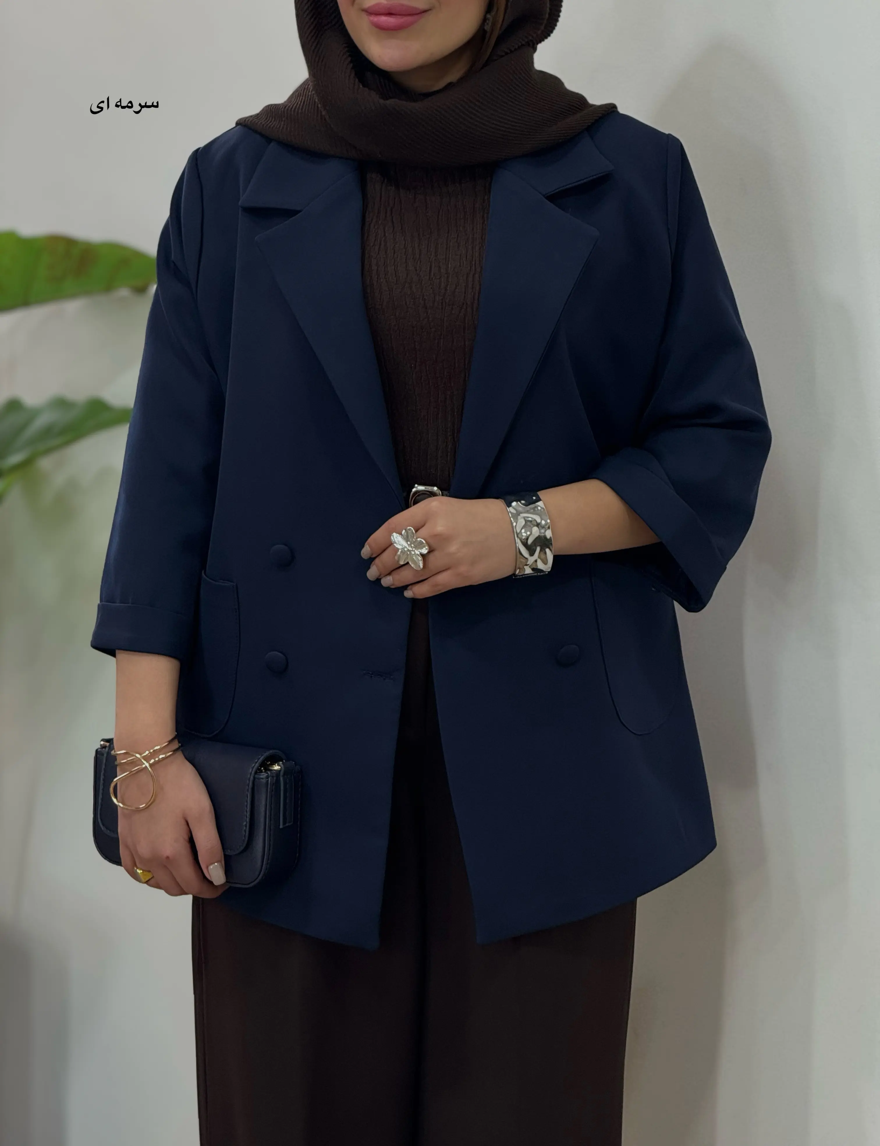 مانتو کتی آیسو به نگار